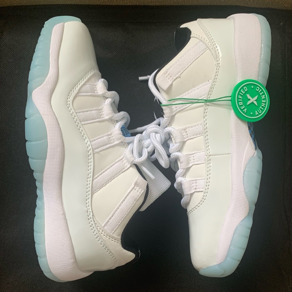 Jordan 11 low legend blue GS
